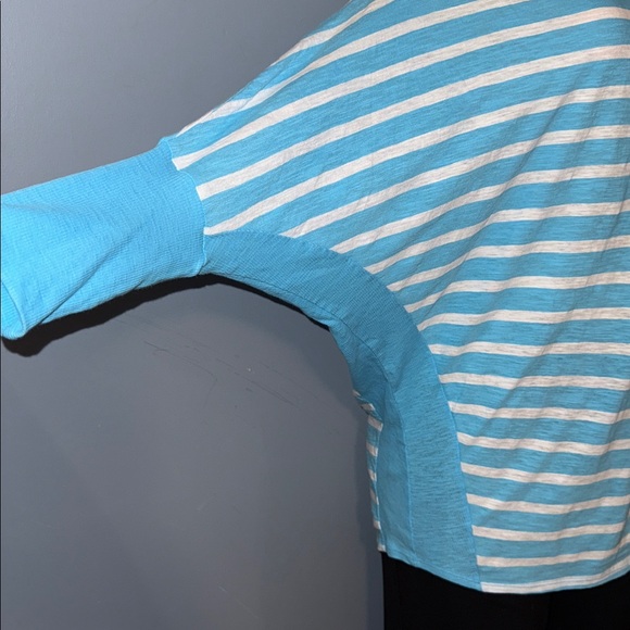 Chic Stylus Striped Top - Size Medium - Picture 2 of 7